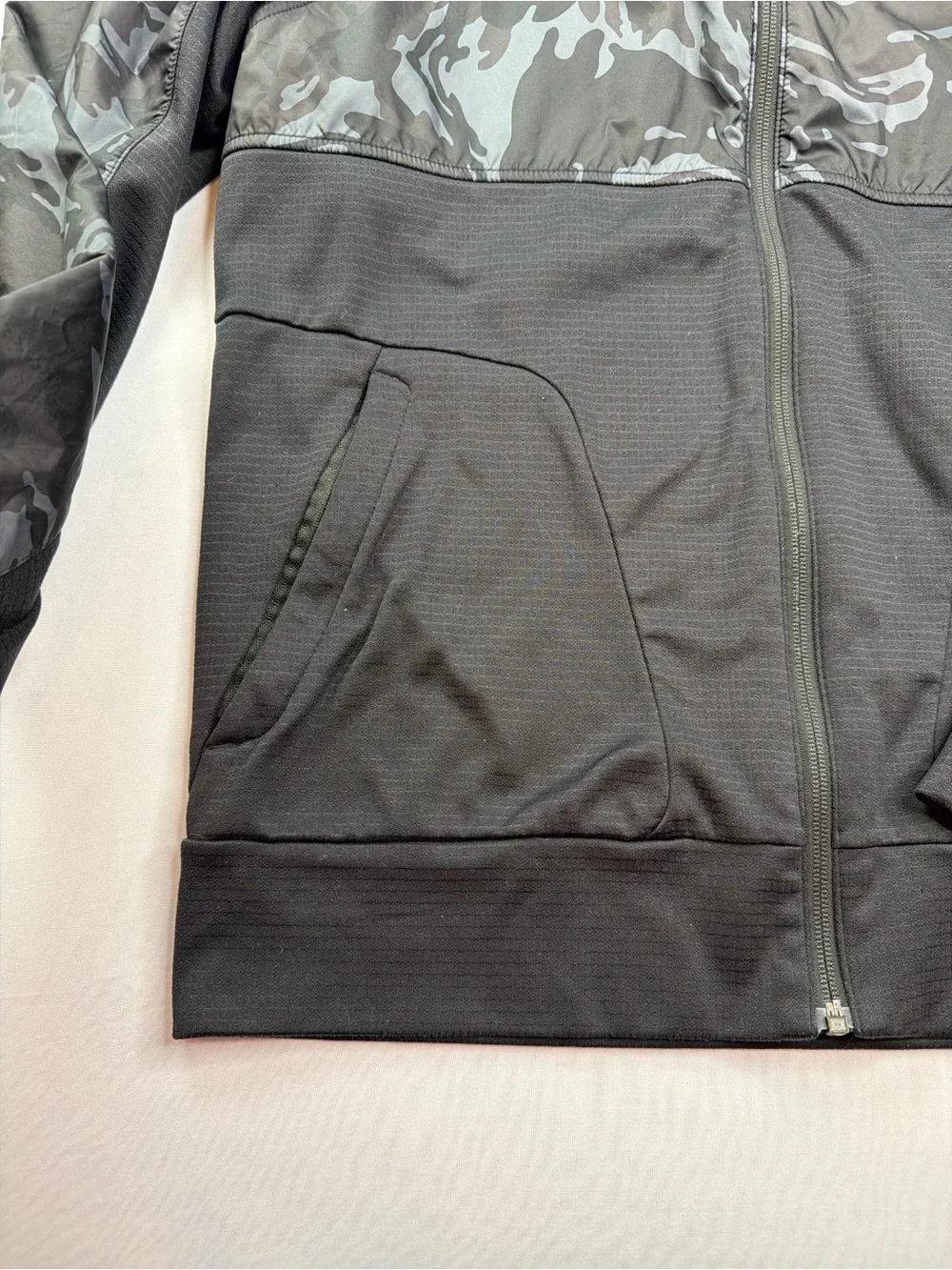 The North Face Men’s Medium Camo Full Zip Hooded Jacket Black Gray Logo Sleeve
